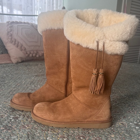 Women's Ugg Boots worn once!! - Picture 2 of 7